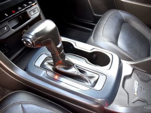Used 2020 Chevrolet Colorado Z71 AWD/4WD image 12