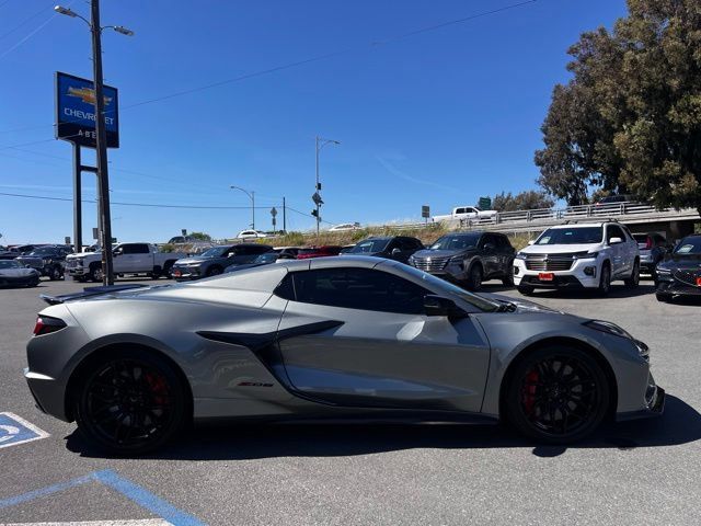 Used 2024 Chevrolet Corvette Z06 RWD image 7