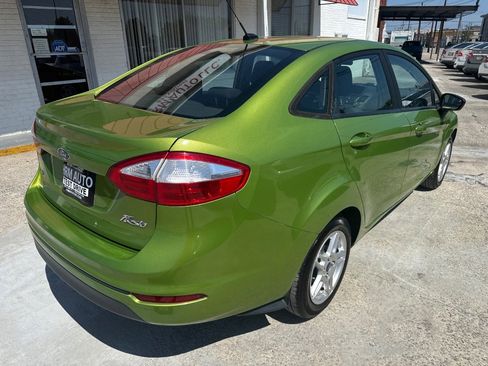 Used 2018 Ford Fiesta SE image 4