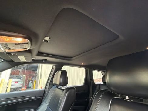 Used 2018 Jeep Grand Cherokee Limited AWD/4WD image 22