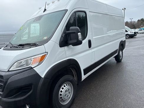 Used 2024 RAM ProMaster 2500 w/ Convenience Group image 5