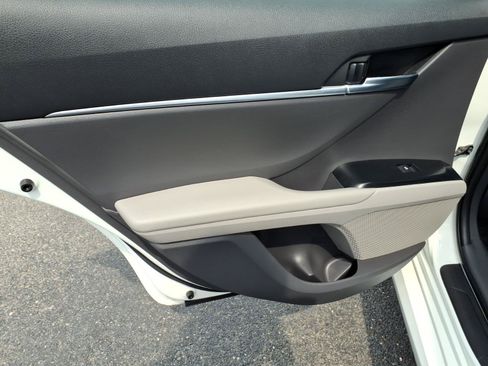 Used 2018 Toyota Camry LE w/ Convenience Package FWD image 14