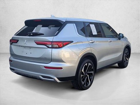 Used 2024 Mitsubishi Outlander SE image 5