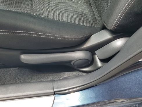 Used 2015 Nissan Versa SV FWD image 23