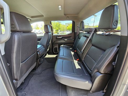 Used 2024 GMC Sierra 1500 SLT image 19