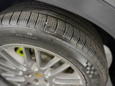 Used 2016 Porsche Cayenne S image 14