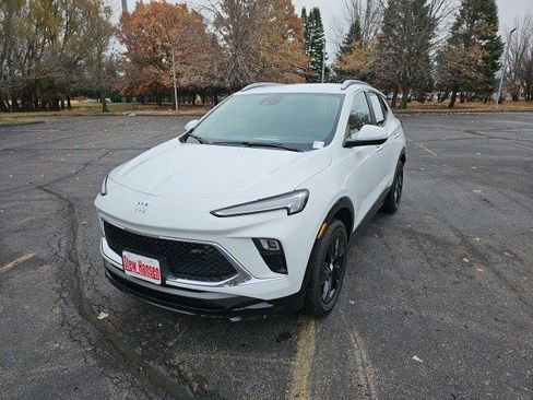 Used 2024 Buick Encore GX Sport Touring image 2