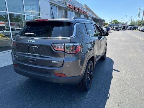 Used 2022 Jeep Compass Latitude AWD/4WD image 4