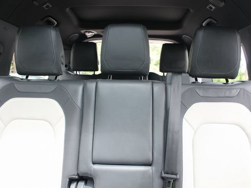 Used 2023 Land Rover Defender 130 X-Dynamic SE AWD/4WD image 48