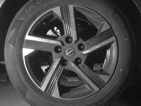 Used 2025 Nissan Sentra SV FWD image 15
