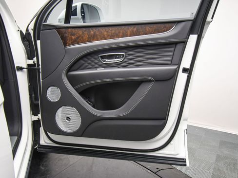 Certified 2023 Bentley Bentayga Extended Wheelbase image 46
