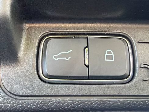 Used 2025 Ford Explorer Active w/ Active Comfort Package RWD image 19