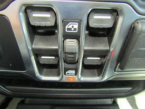 Used 2022 Jeep Gladiator Sport AWD/4WD image 30
