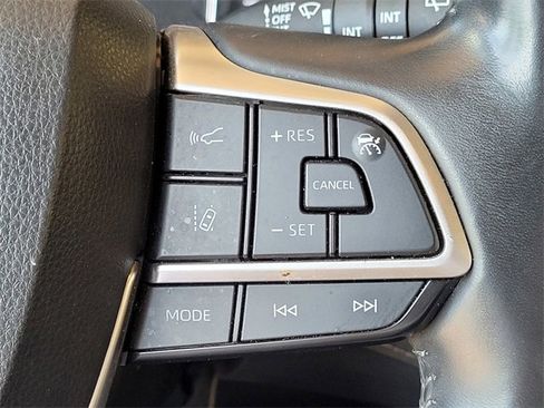 Certified 2022 Toyota Highlander XLE image 30