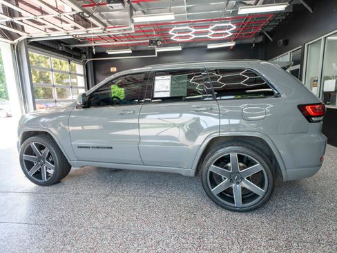 Used 2019 Jeep Grand Cherokee Altitude AWD/4WD image 2