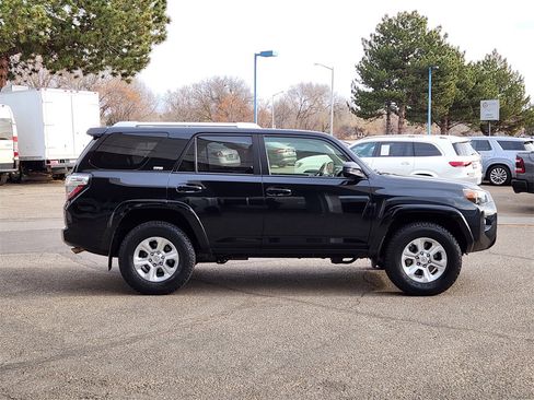 Used 2017 Toyota 4Runner SR5 image 2