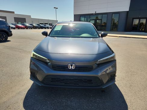 Used 2022 Honda Civic Sport image 2