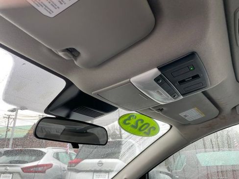 Used 2023 Nissan Sentra SR w/ SR Premium Package FWD image 23