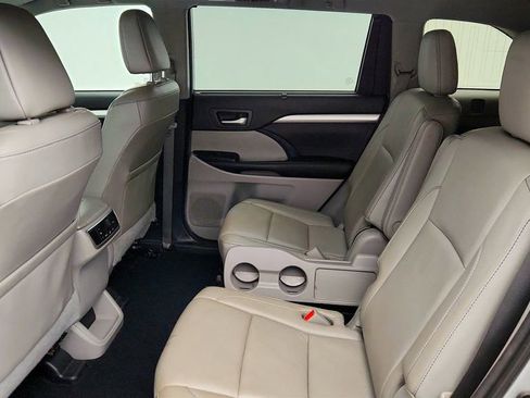 Used 2018 Toyota Highlander XLE FWD image 22