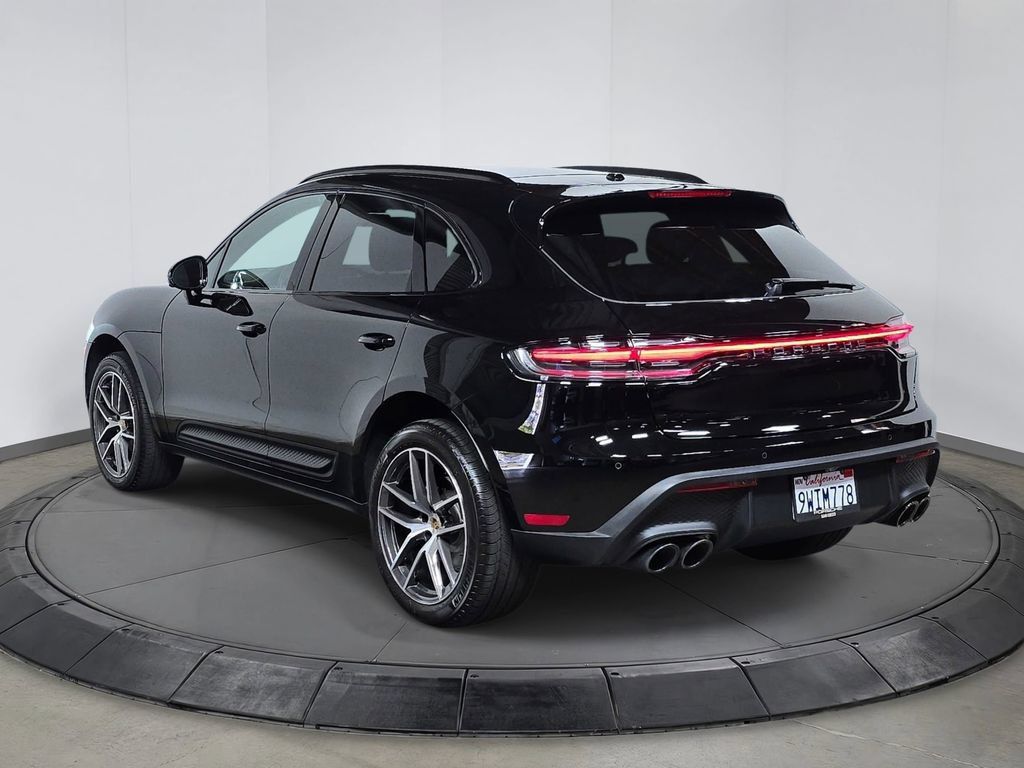 Certified 2026 Porsche Macan AWD/4WD image 3