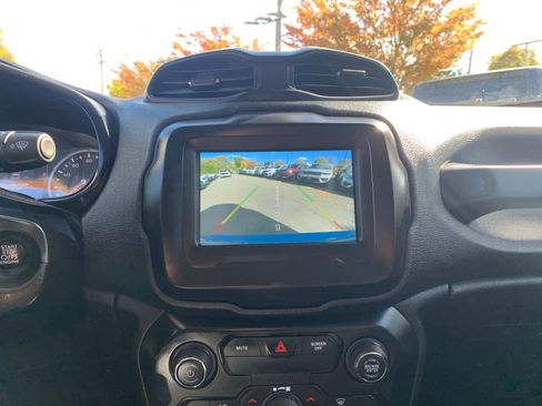 Used 2020 Jeep Renegade Latitude w/ Safety & Security Group II image 29