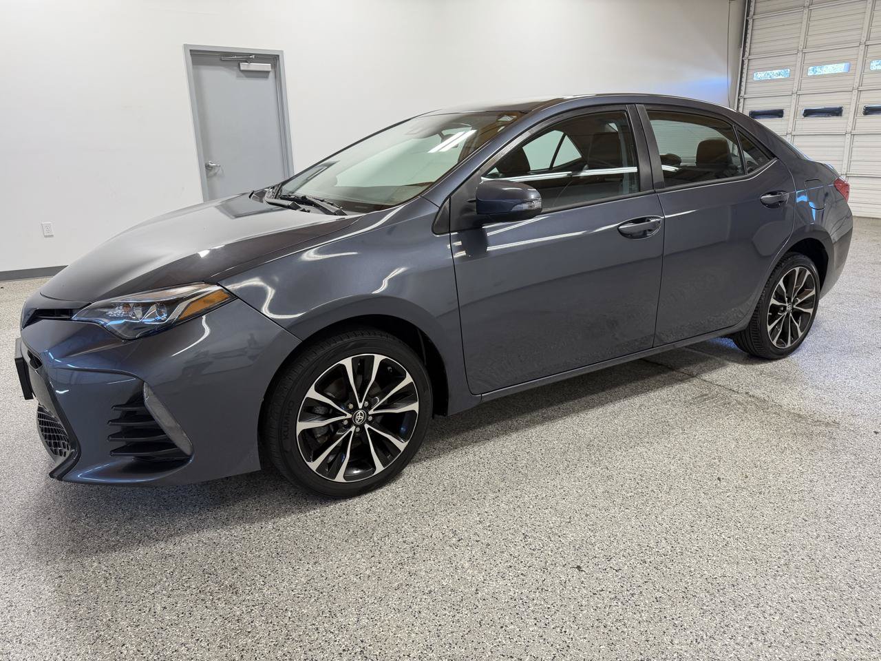 Used 2019 Toyota Corolla SE FWD image 2