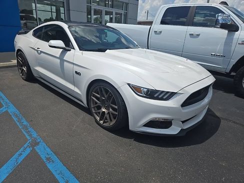 Used 2017 Ford Mustang GT Premium RWD image 1