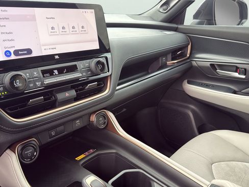 Used 2025 Toyota Grand Highlander AWD Hybrid image 19