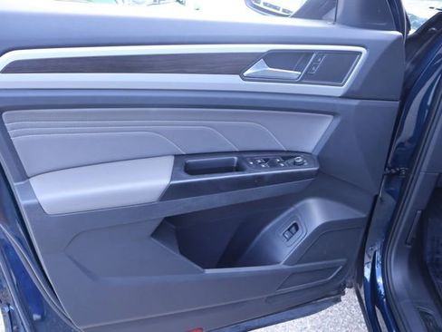 Certified 2024 Volkswagen Tiguan SE image 12