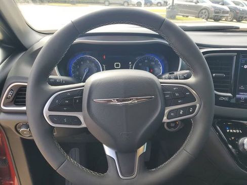 Used 2025 Chrysler Pacifica Select FWD image 16