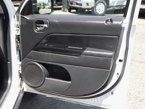 Used 2016 Jeep Patriot Latitude w/ Sun/Sound Group FWD image 35