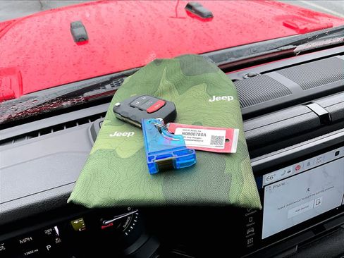 Used 2024 Jeep Wrangler Sport S w/ Convenience Group AWD/4WD image 31