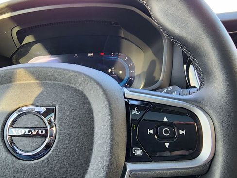 Used 2025 Volvo V60 B5 Cross Country Plus image 37