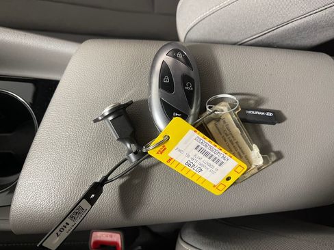 Certified 2025 Hyundai Elantra SEL FWD image 26