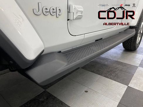 Used 2020 Jeep Wrangler Unlimited Sahara AWD/4WD image 15
