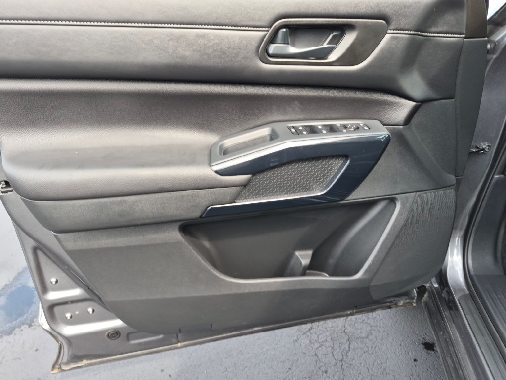 Used 2025 Nissan Pathfinder SV w/ SV Premium Package FWD image 12
