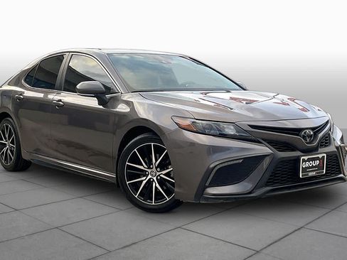 Used 2023 Toyota Camry SE w/ Convenience Package FWD image 3