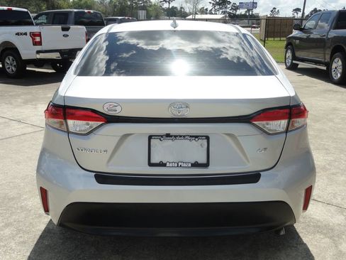 Used 2025 Toyota Corolla LE image 4