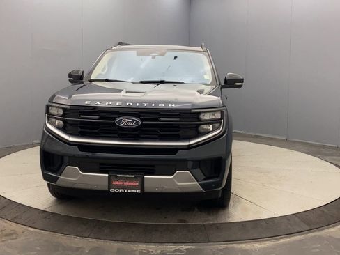 Used 2025 Ford Expedition Max Platinum w/ Platinum Ultimate Package AWD/4WD image 8