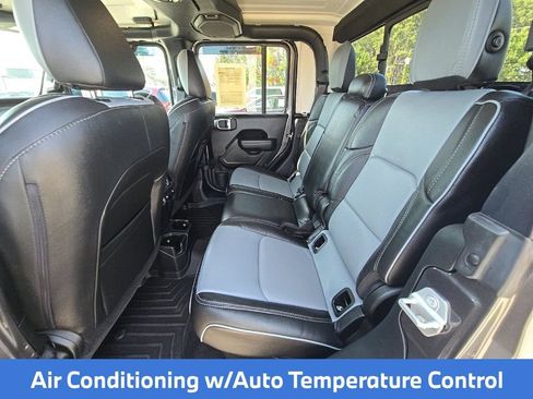 Used 2023 Jeep Gladiator Sport AWD/4WD image 16