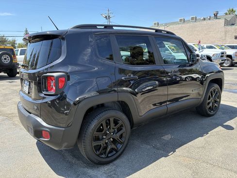 Used 2016 Jeep Renegade Latitude AWD/4WD image 2