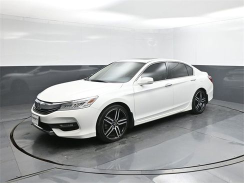 Used 2016 Honda Accord Touring image 1