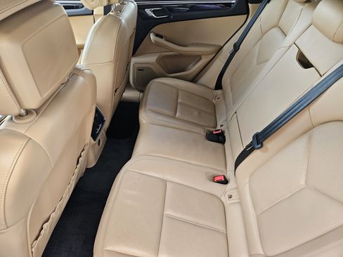 Used 2018 Porsche Macan image 28