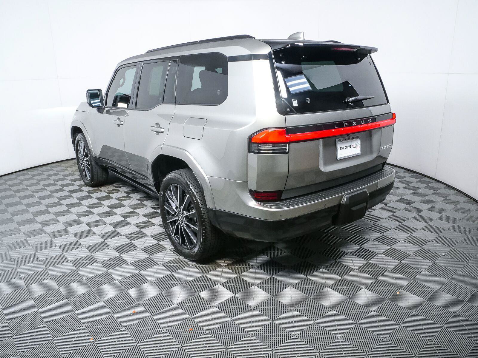 Used 2025 Lexus GX 550 w/ Accessory Package (Z1) AWD/4WD image 28