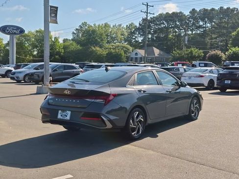 Used 2025 Hyundai Elantra SEL FWD image 13