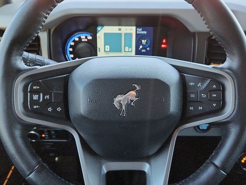 Used 2023 Ford Bronco Badlands image 24