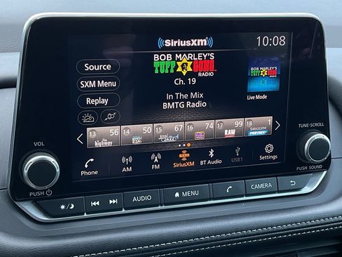 Used 2025 Nissan Rogue SV image 28