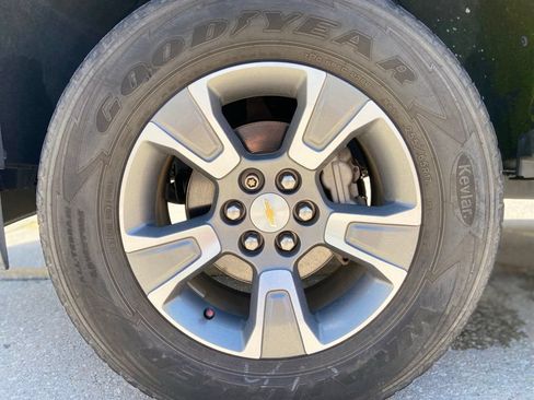 Used 2019 Chevrolet Colorado Z71 AWD/4WD image 9