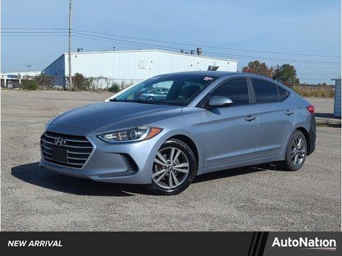 Used 2017 Hyundai Elantra SE image 1