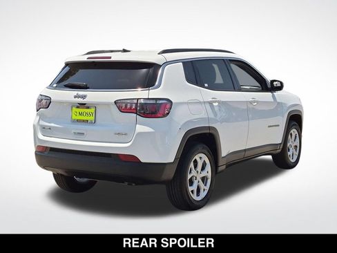 Used 2024 Jeep Compass Latitude AWD/4WD image 9
